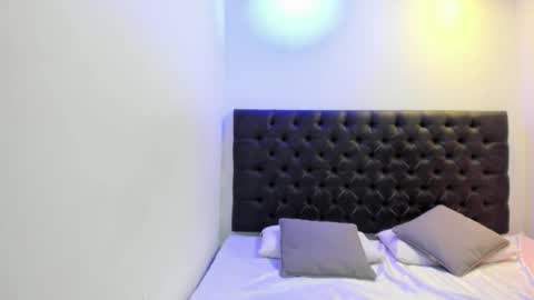 Snapshot of angeli_rivera chatting on 10-31-25, 11:00 Angeli online show from 10-31-25, 11:00