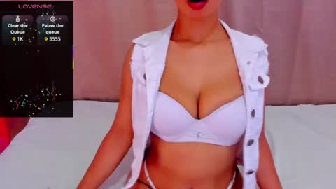 Snapshot of angelica_hot19 chatting on 06-12-26, 03:00 angelica_hot19 online show from 06-12-26, 03:00