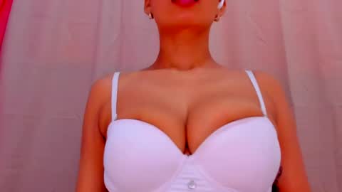 Snapshot of angelica_hot19 chatting on 06-26-26, 02:21 angelica_hot19 online show from 06-26-26, 02:21