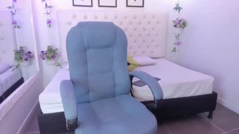 Snapshot of angelica_rolon chatting on 06-17-26, 08:10 angelica_rolon online show from 06-17-26, 08:10