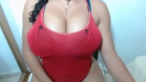 Snapshot of angelicabigtits chatting on 05-13-26, 03:09 Rose online show from 05-13-26, 03:09