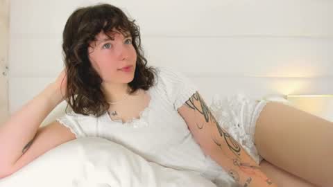 Snapshot of angelicmoon chatting on 07-21-26, 02:47 Angelic online show from 07-21-26, 02:47