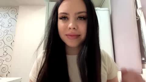 Snapshot of angelicplackett chatting on 12-21-25, 03:08 Alice online show from 12-21-25, 03:08