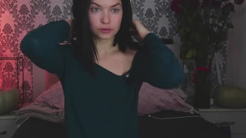 Angelika Rouge online show from 12-19-25, 07:48