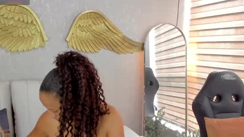 Snapshot of angelina_ruspoli chatting on 04-19-26, 01:43 Angelina online show from 04-19-26, 01:43