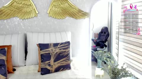 Snapshot of angelina_ruspoli chatting on 05-14-26, 06:15 Angelina online show from 05-14-26, 06:15