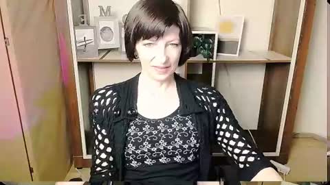 Snapshot of angelinalov_ chatting on 06-08-26, 06:03 Angelina online show from 06-08-26, 06:03