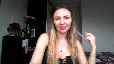 angelinalove28 online show from 12-18-25, 07:47