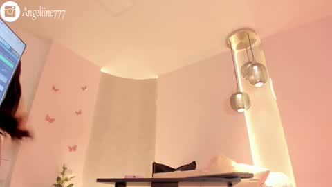 Snapshot of angeline777 chatting on 10-20-25, 01:22 Angeline online show from 10-20-25, 01:22