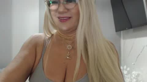 Snapshot of angelinna_12 chatting on 06-13-26, 08:12 angelinna_12 online show from 06-13-26, 08:12