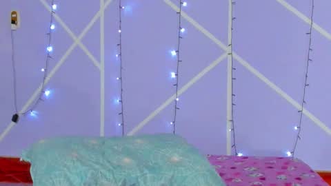 Snapshot of angelique_murphy chatting on 12-12-24, 12:01 Angelique Murphy online show from 12-12-24, 12:01