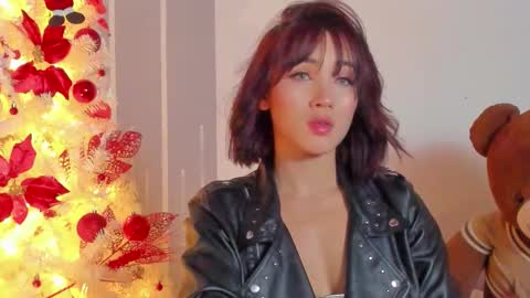 Snapshot of angelique_murphy chatting on 12-16-25, 06:29 Angelique Murphy online show from 12-16-25, 06:29