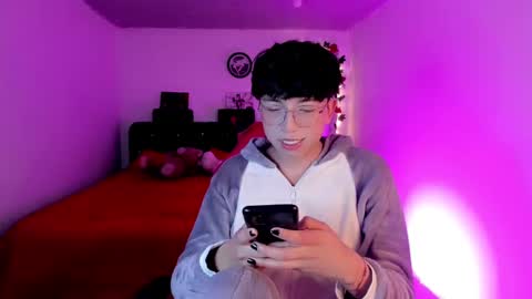 Snapshot of angellonfire chatting on 11-20-25, 04:01 Angel online show from 11-20-25, 04:01