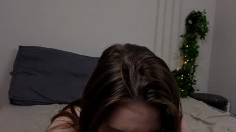 Snapshot of angelluna1 chatting on 04-19-26, 06:10 angelluna1 online show from 04-19-26, 06:10