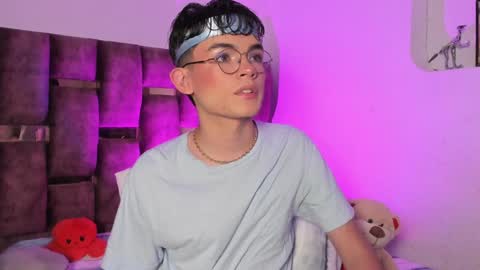 Snapshot of angelocute_ chatting on 01-03-25, 04:22 Angelo I work from home this is my room online show from 01-03-25, 04:22