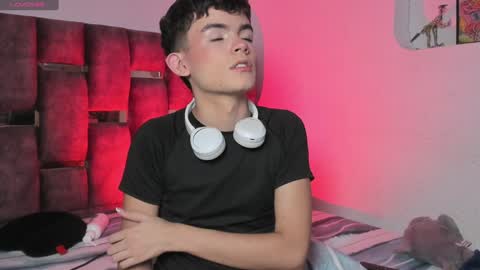 Snapshot of angelocute_ chatting on 01-04-25, 05:37 Angelo I work from home this is my room online show from 01-04-25, 05:37