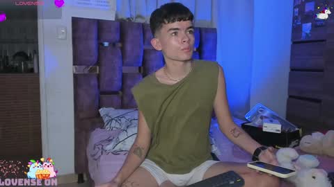 Snapshot of angelocute_ chatting on 01-25-25, 10:39 Angelo I work from home this is my room online show from 01-25-25, 10:39