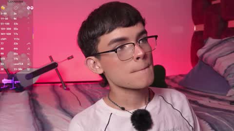 Snapshot of angelocute_ chatting on 10-25-25, 04:53 Angelo I work from home this is my room online show from 10-25-25, 04:53