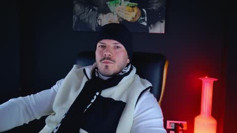 Snapshot of angeloeric chatting on 12-09-24, 09:17 BlackWolf online show from 12-09-24, 09:17