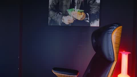 Snapshot of angeloeric chatting on 12-09-24, 12:19 BlackWolf online show from 12-09-24, 12:19