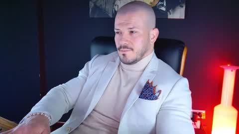 Snapshot of angeloeric chatting on 12-11-24, 07:36 BlackWolf online show from 12-11-24, 07:36