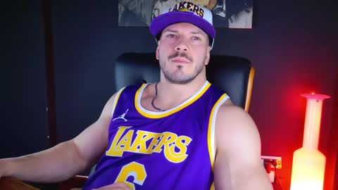 Snapshot of angeloeric chatting on 12-12-24, 04:32 BlackWolf online show from 12-12-24, 04:32