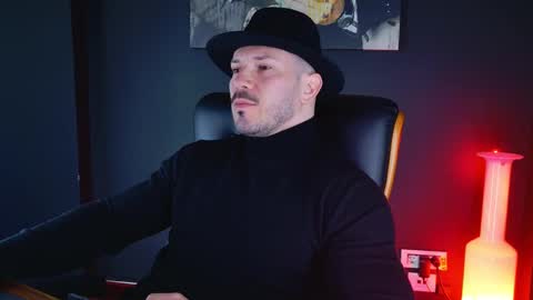 Snapshot of angeloeric chatting on 12-19-24, 07:51 BlackWolf online show from 12-19-24, 07:51