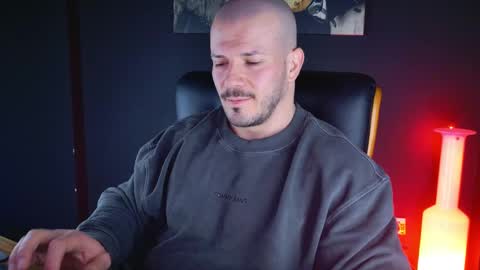 Snapshot of angeloeric chatting on 12-20-24, 05:18 BlackWolf online show from 12-20-24, 05:18