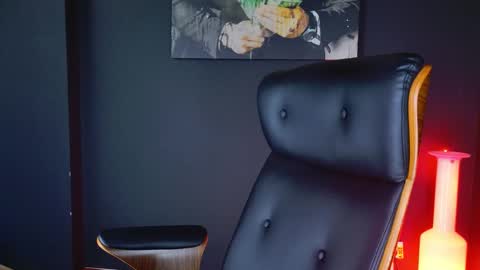 Snapshot of angeloeric chatting on 12-23-24, 12:30 BlackWolf online show from 12-23-24, 12:30