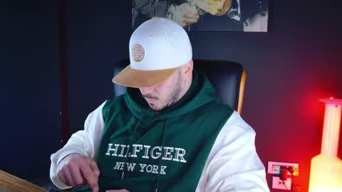 Snapshot of angeloeric chatting on 01-04-25, 03:39 BlackWolf online show from 01-04-25, 03:39