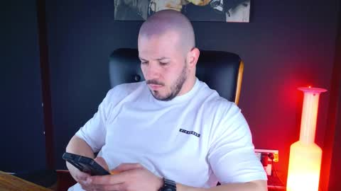 Snapshot of angeloeric chatting on 01-07-25, 01:24 BlackWolf online show from 01-07-25, 01:24