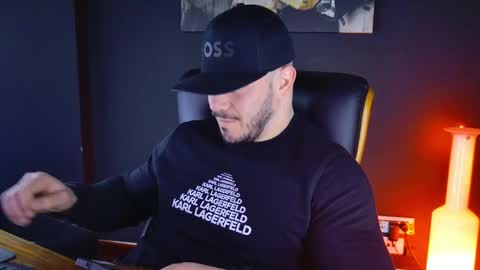 Snapshot of angeloeric chatting on 01-08-25, 09:32 BlackWolf online show from 01-08-25, 09:32