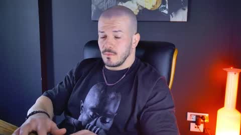 Snapshot of angeloeric chatting on 01-19-25, 11:12 BlackWolf online show from 01-19-25, 11:12