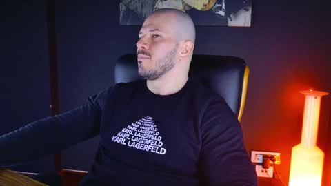 Snapshot of angeloeric chatting on 01-21-25, 05:49 BlackWolf online show from 01-21-25, 05:49