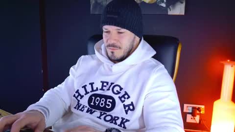 Snapshot of angeloeric chatting on 01-28-25, 04:39 BlackWolf online show from 01-28-25, 04:39