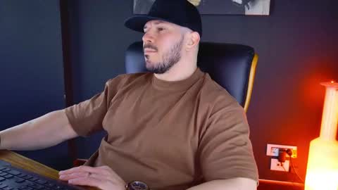 Snapshot of angeloeric chatting on 01-30-25, 08:11 BlackWolf online show from 01-30-25, 08:11