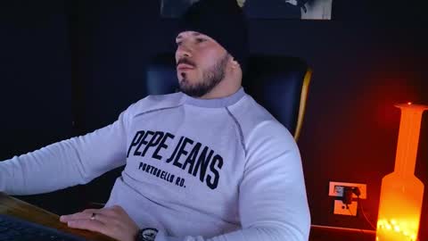 Snapshot of angeloeric chatting on 01-31-25, 08:01 BlackWolf online show from 01-31-25, 08:01