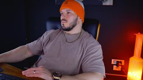 Snapshot of angeloeric chatting on 02-02-25, 06:48 BlackWolf online show from 02-02-25, 06:48