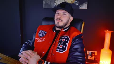 Snapshot of angeloeric chatting on 02-04-25, 08:35 BlackWolf online show from 02-04-25, 08:35