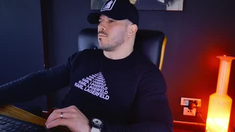 Snapshot of angeloeric chatting on 02-11-25, 09:31 BlackWolf online show from 02-11-25, 09:31