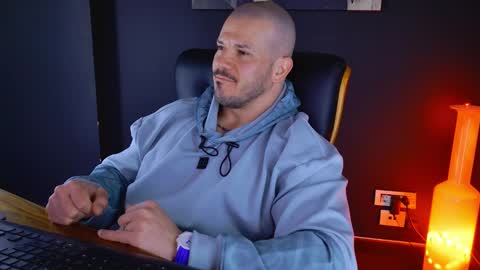 Snapshot of angeloeric chatting on 02-12-25, 09:31 BlackWolf online show from 02-12-25, 09:31