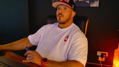 Snapshot of angeloeric chatting on 09-09-25, 11:43 BlackWolf online show from 09-09-25, 11:43