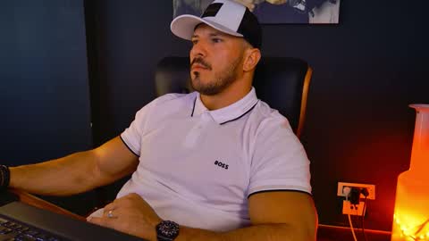 Snapshot of angeloeric chatting on 09-19-25, 12:17 BlackWolf online show from 09-19-25, 12:17