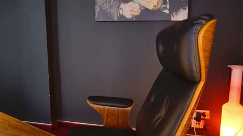 Snapshot of angeloeric chatting on 09-27-25, 12:21 BlackWolf online show from 09-27-25, 12:21