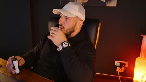 Snapshot of angeloeric chatting on 12-05-25, 12:25 BlackWolf online show from 12-05-25, 12:25