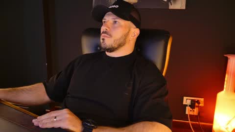 Snapshot of angeloeric chatting on 04-30-26, 11:27 BlackWolf online show from 04-30-26, 11:27