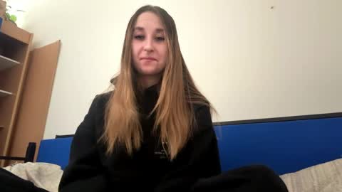 Snapshot of angelpuffx chatting on 05-15-26, 12:45 Alice online show from 05-15-26, 12:45