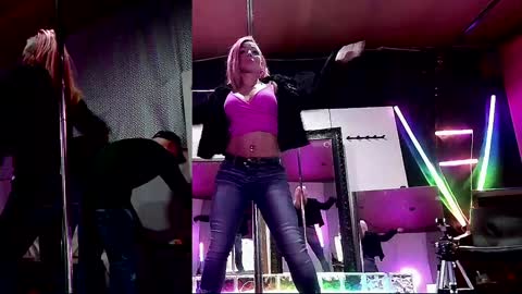 Snapshot of angelsparkle80 chatting on 12-22-24, 08:38 Madison Marie online show from 12-22-24, 08:38