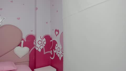 Snapshot of angelstonne_ chatting on 02-23-25, 08:06 Angel online show from 02-23-25, 08:06