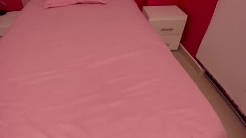 Snapshot of angelstonne_ chatting on 02-25-25, 10:04 Angel online show from 02-25-25, 10:04